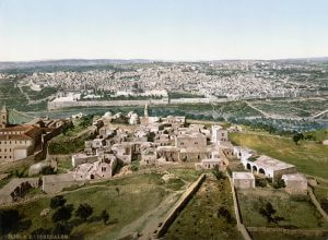 מראה ירושלים מהר הזיתים, 1900. הצילום נצבע בשיטת פוטוכרום. באדיבות ויקימדיה.