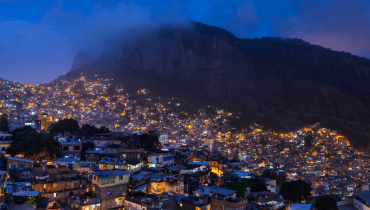 מבט פנורמי על הפאבלות בריו דה ז'ניירו, באדיבות ויקימדיה C3.0
