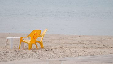 כסא נוח בים, באדיבות BIGSTOCK